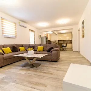 Apartman The Place Okrug Gornji
