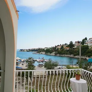 Laura Apartament